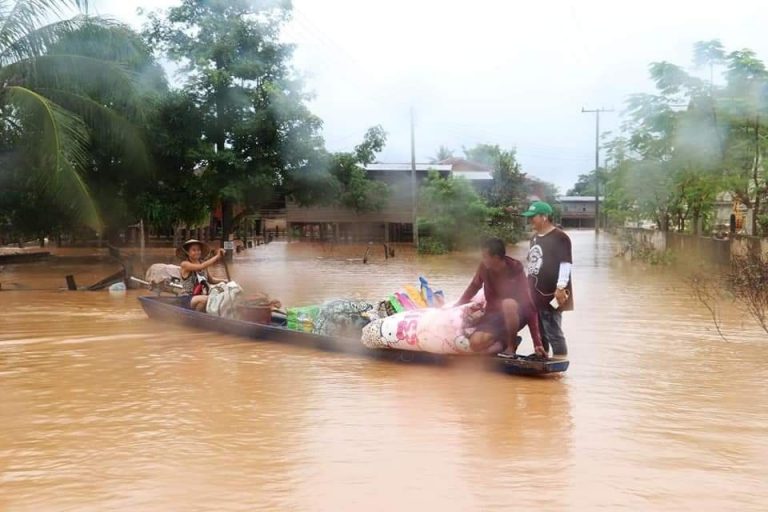 ເມືອງສອງຄອນວິກິດນໍ້າຖ້ວມໜັກ ເຊບັ້ງຫຽງສູງ ເກືອບ 18 ແມັດ ແລະ ຍັງສືບຕໍ່ສູງຂຶ້ນ