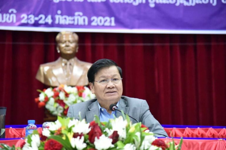 ປະທານປະເທດ ໂອ້ລົມ ພະນັກງານຫລັກແຫລ່ງ ແຂວງຊຽງຂວາງ