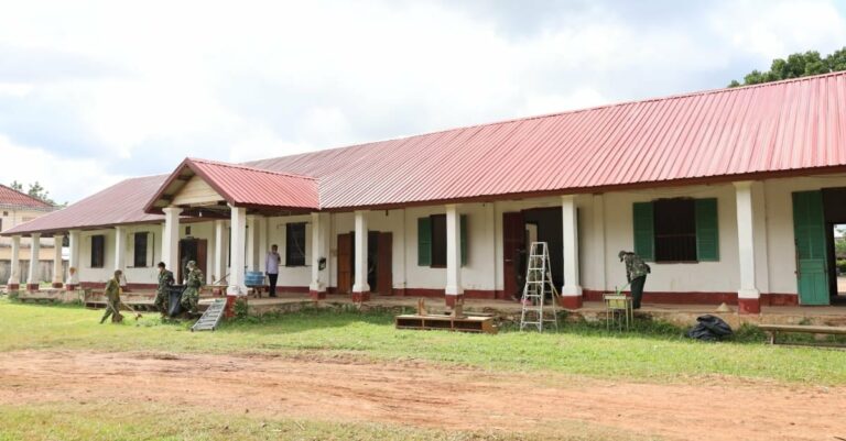 ຫຼາຍພາກສ່ວນຮ່ວມກັນປັບປຸງສູນປິ່ນປົວແຮງງານລາວ ທີ່ກັບຈາກປະເທດເພື່ອບ້ານ