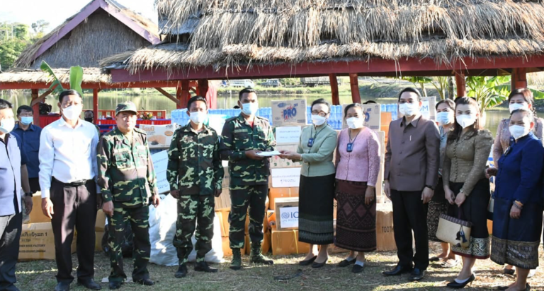 ພັນລະຍາ ປະທານປະເທດ ພ້ອມດ້ວຍຄອບຄົວການນຳຢ້ຽມຢາມທະຫານຊາຍແດນ