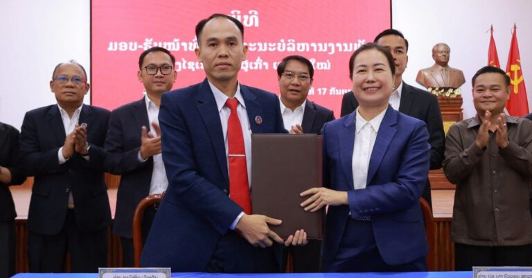 ມອບ-ຮັບໜ້າທີ່ເລຂາຄະນະບໍລິຫານງານພັກເມືອງໄຊເສດຖາຜູ້ເກົ່າ ແລະ ຜູ້ໃໝ່